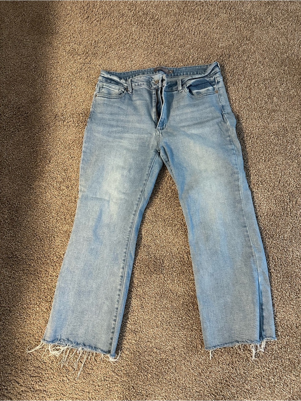 Women's Light Blue Cropped Straight Jeans with Frayed Hem